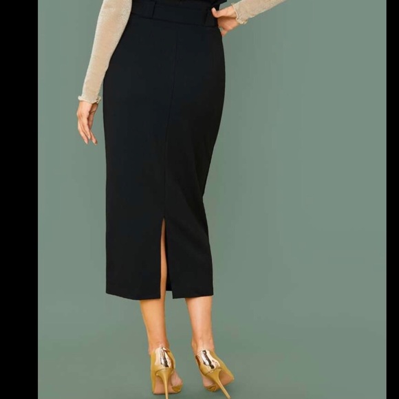 Black High Waisted skirt 🥳 - Picture 3 of 4